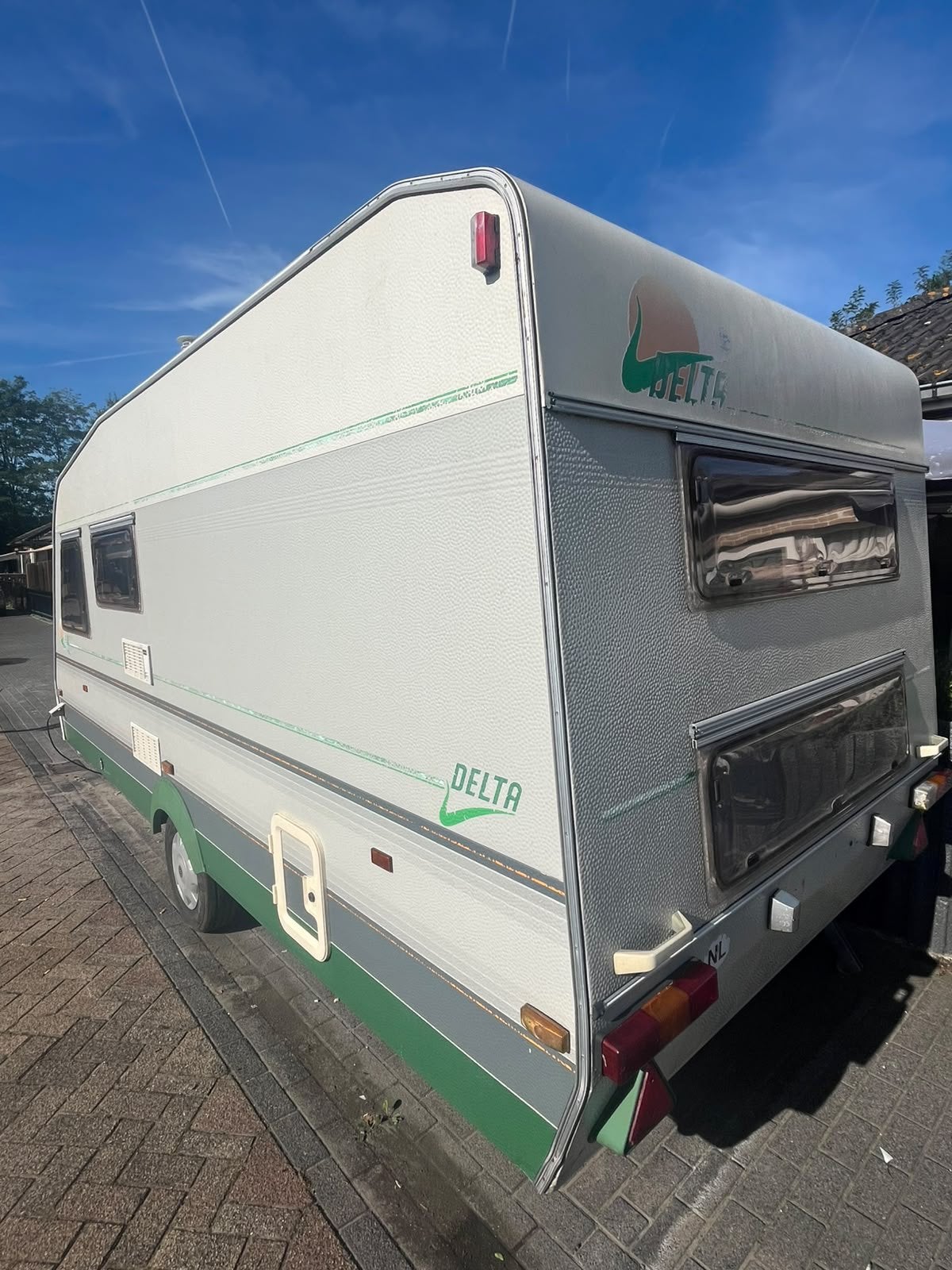 Leuke nette Delta met kinderkamer en voortent en luifel!, Bedrijf, Treinzit, 750 - 1000 kg, Dwarsbed