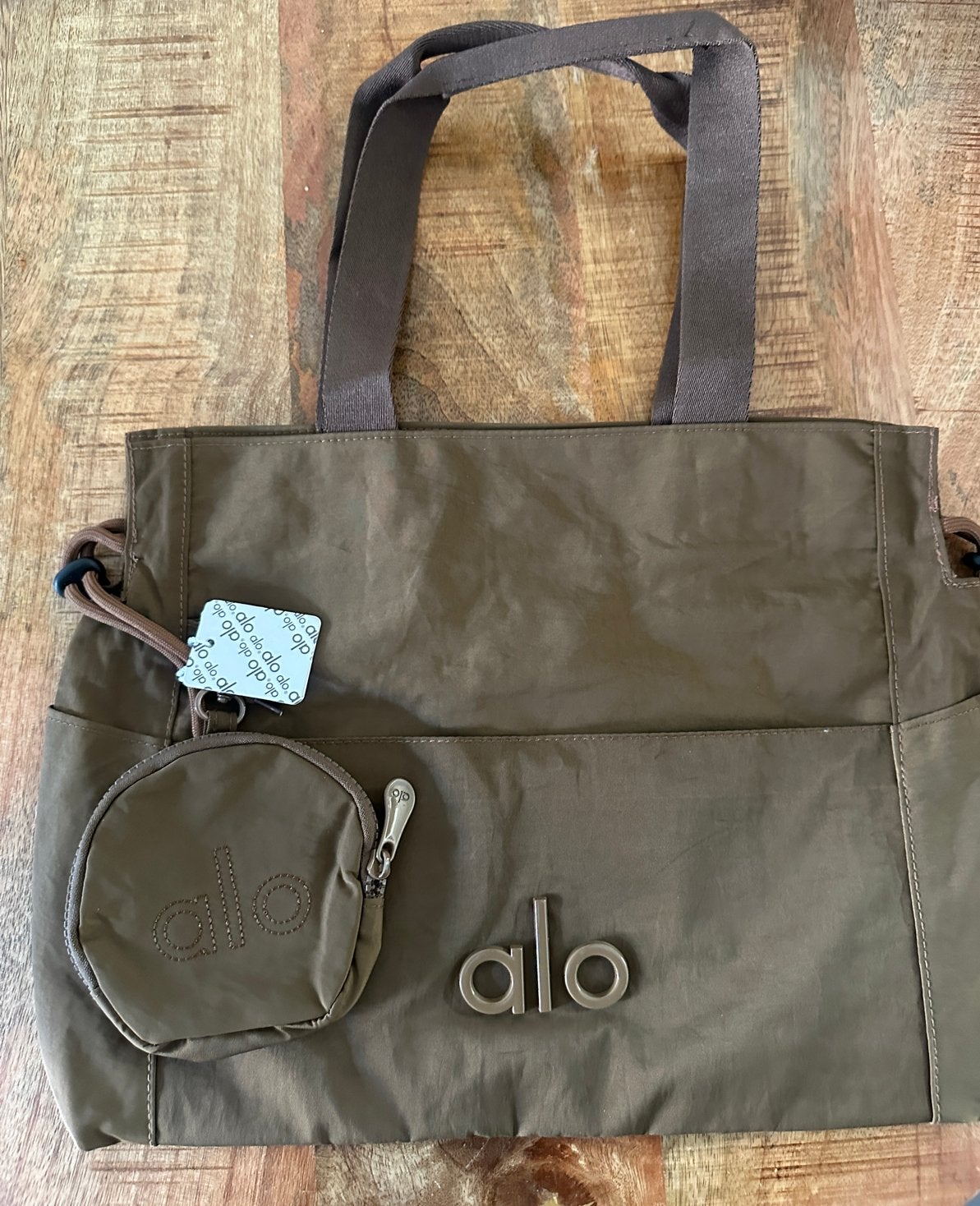 Alo Yoga Tassen - Diverse Modellen en Kleuren, Sieraden, Tassen en Uiterlijk, Tassen | Damestassen, Overige kleuren, Shopper, Nieuw