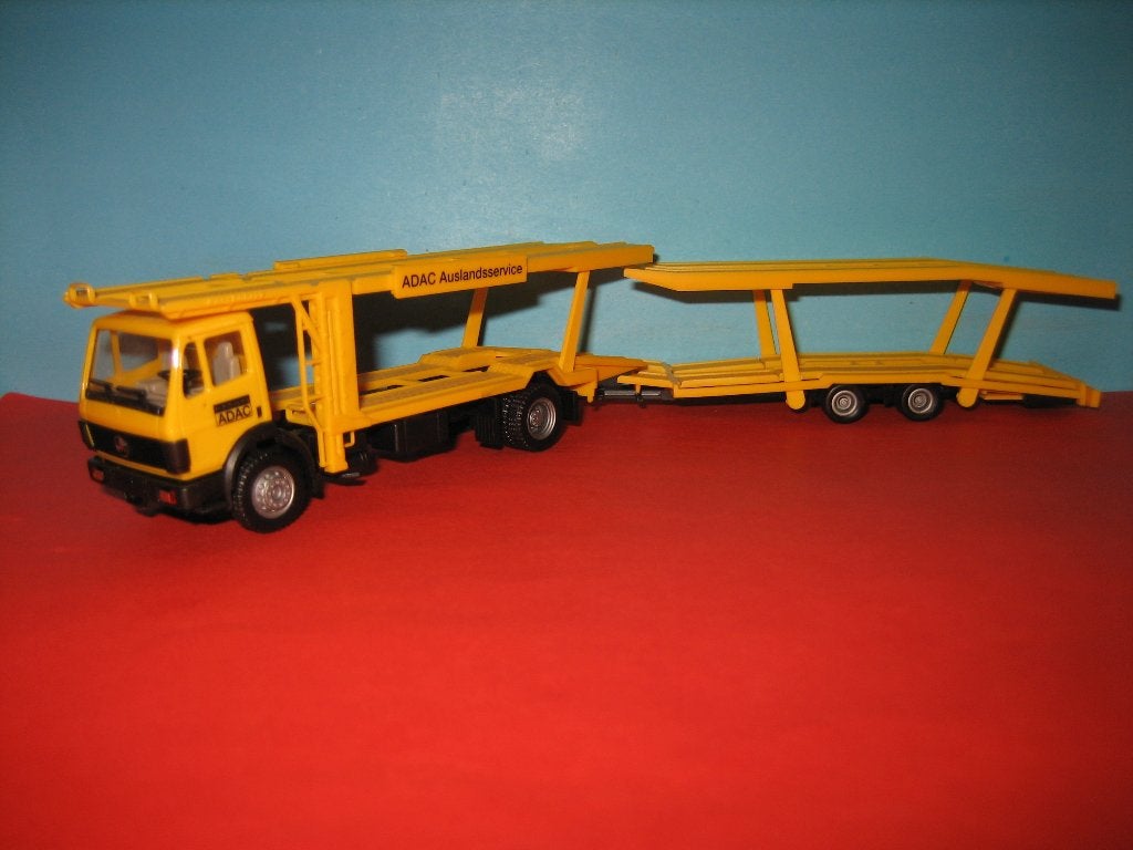 Adac  auto-transporter  MERCEDES  Herpa, Hobby en Vrije tijd, Ophalen of Verzenden, Zo goed als nieuw, Bus of Vrachtwagen, Herpa