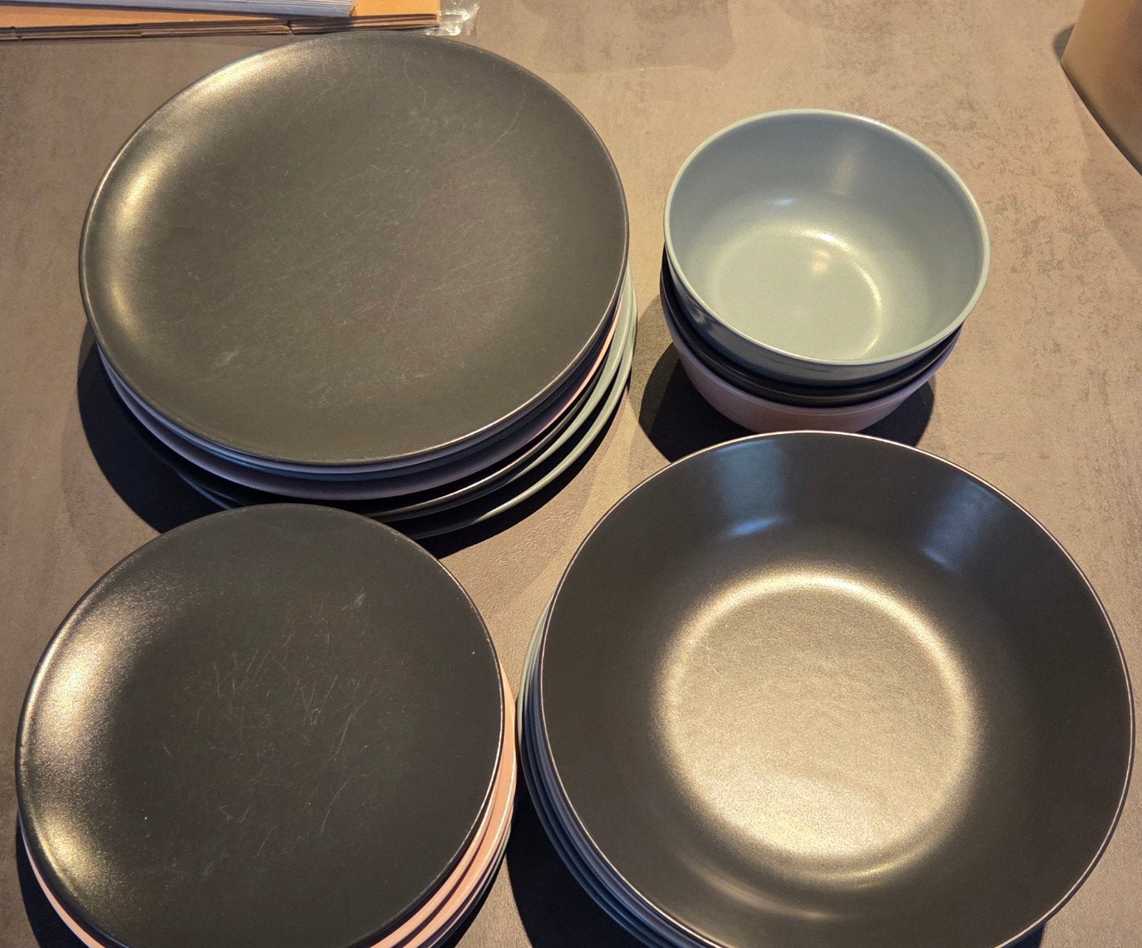 Ikea servies, 3 kleuren, gebruikt, Huis en Inrichting, Keuken | Servies, Ophalen, Gebruikt, Bord(en), Effen