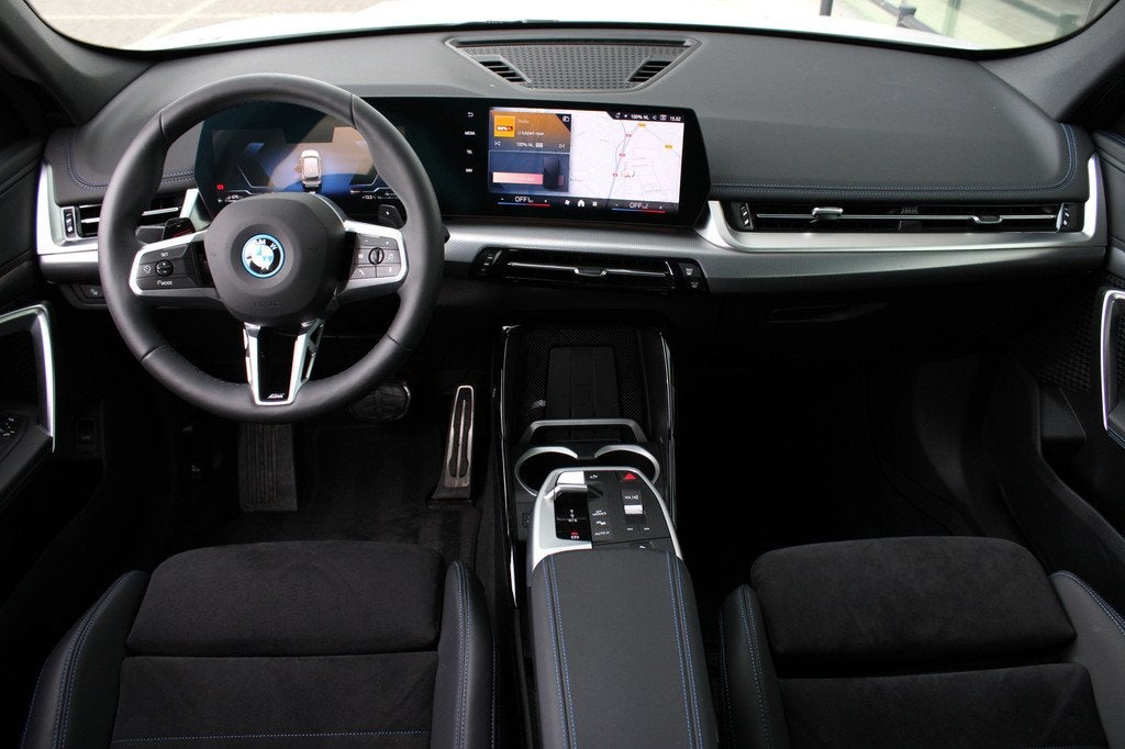BMW X1 xDrive25e M Sport Automaat / Sportstoelen / Comfort A, Auto's, BMW, 136 pk, Gebruikt, Zwart, Met garantie (alle)