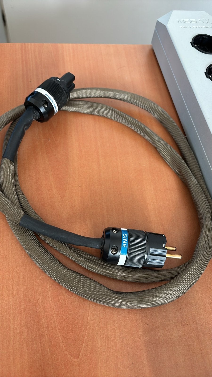 Sine megax powerdistributor, Audio, Tv en Foto, Ophalen, Zo goed als nieuw, Minder dan 2 meter, Overige kabels