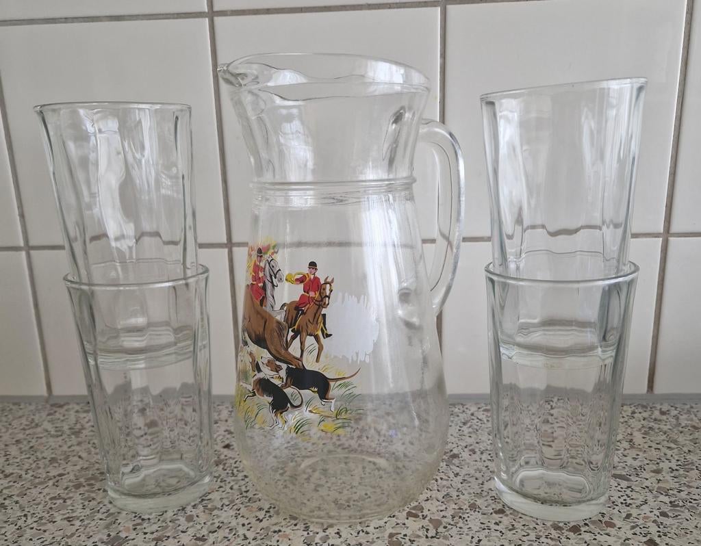Glazen kan met glazen en schaaltjes, Ophalen