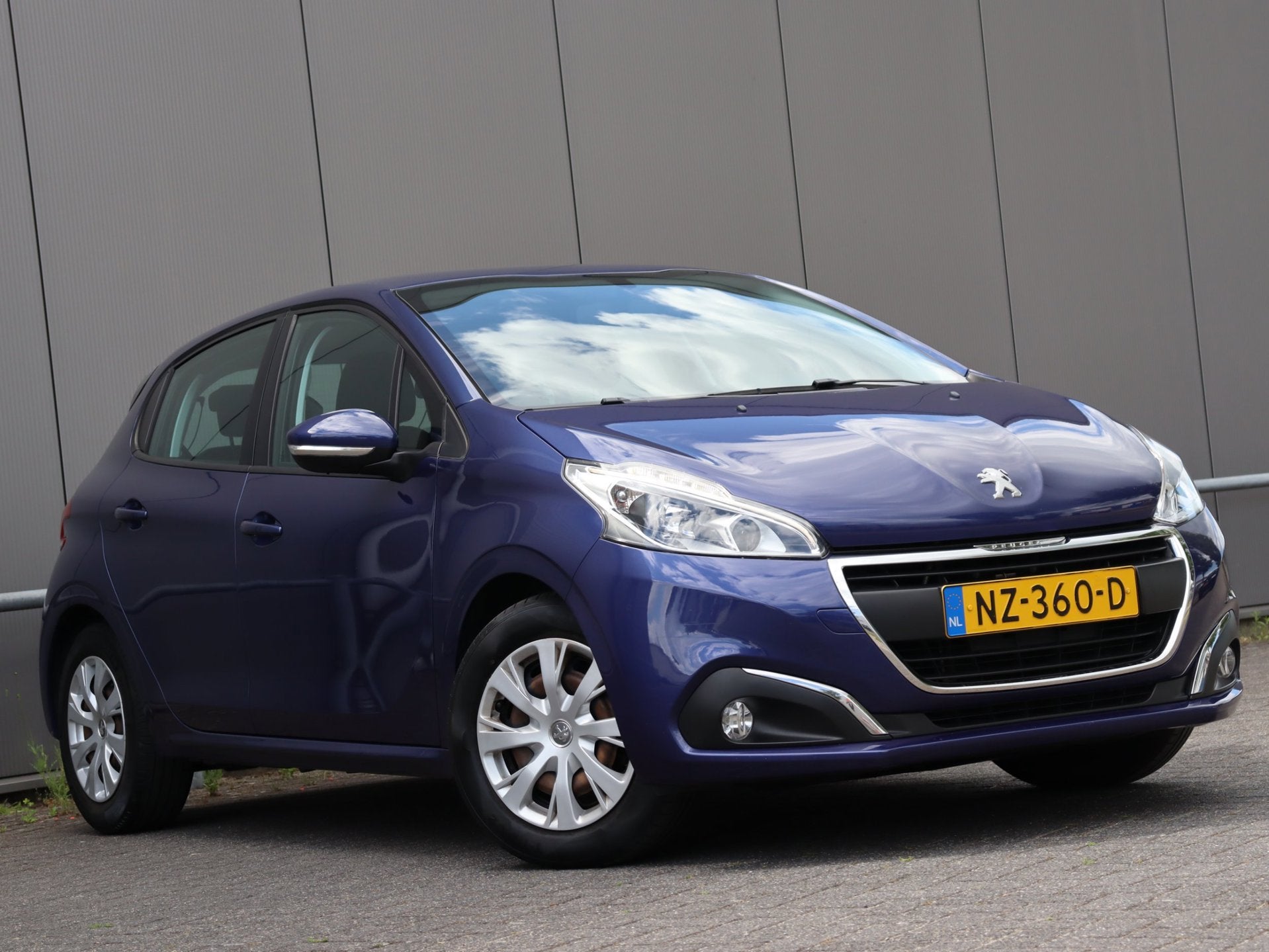 Foto 4 van Peugeot 208 1.2 PureTech Blue Lion navi LM carplay org NL