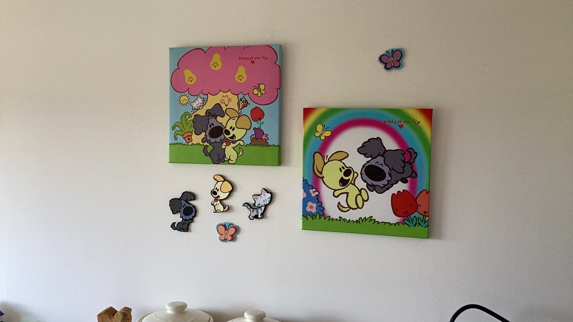 Te koop 2 schilderijtjes van Woezel en Pip 40x40, Ophalen, Zo goed als nieuw