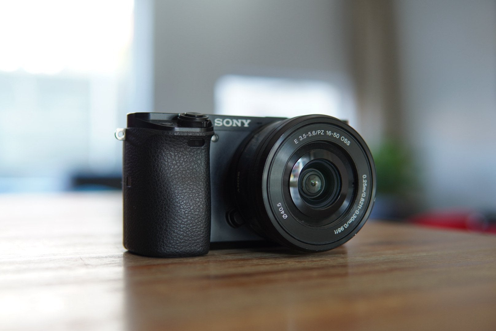 Sony A6000 camera body + Sony 16-50mm lens, Ophalen of Verzenden, Zo goed als nieuw, Sony