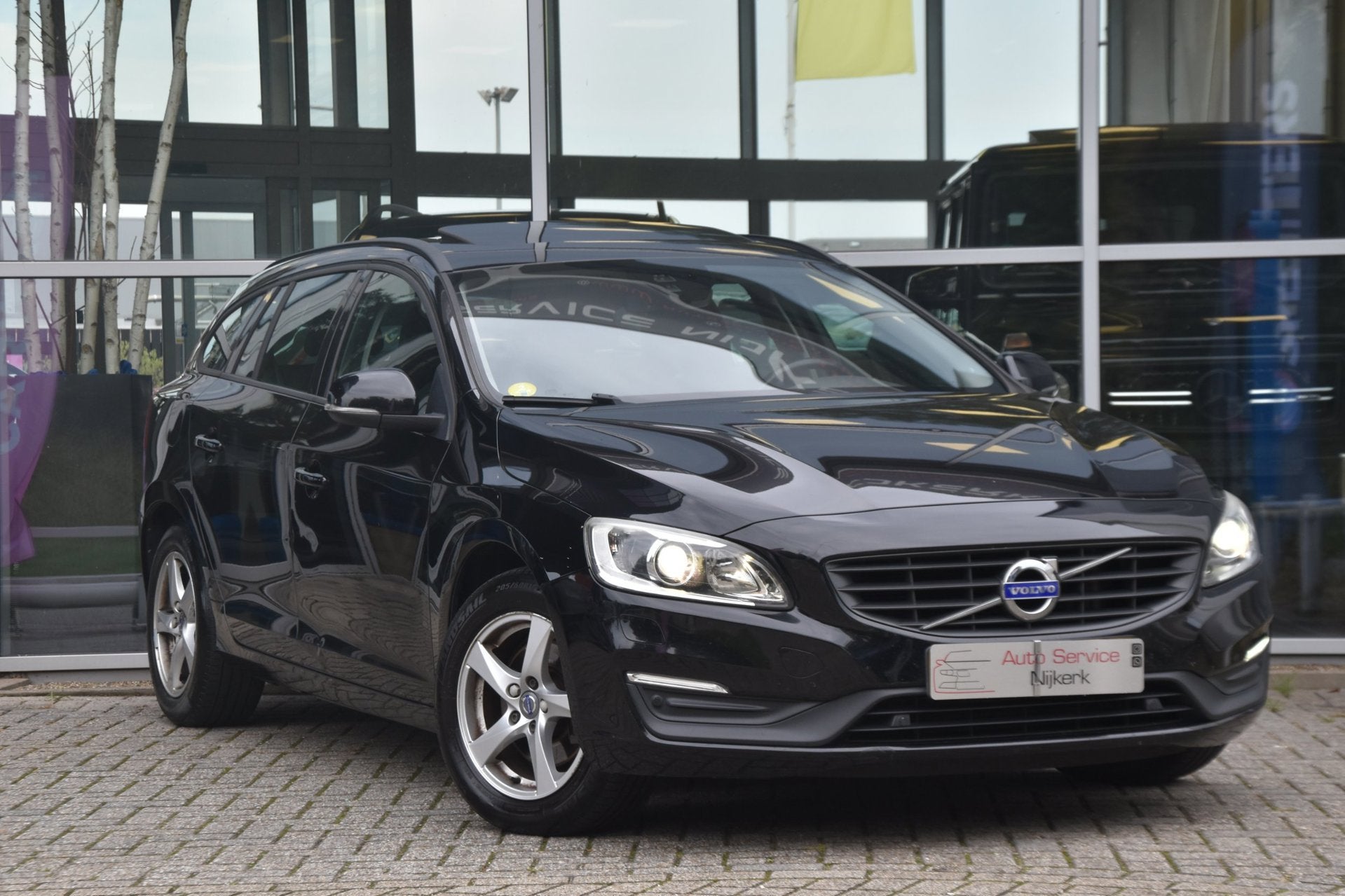 Volvo V60 D3 Summum | ACC | Leder | Schuifdak | Trekhaak, Gebruikt, 4 cilinders, Zwart, Geïmporteerd