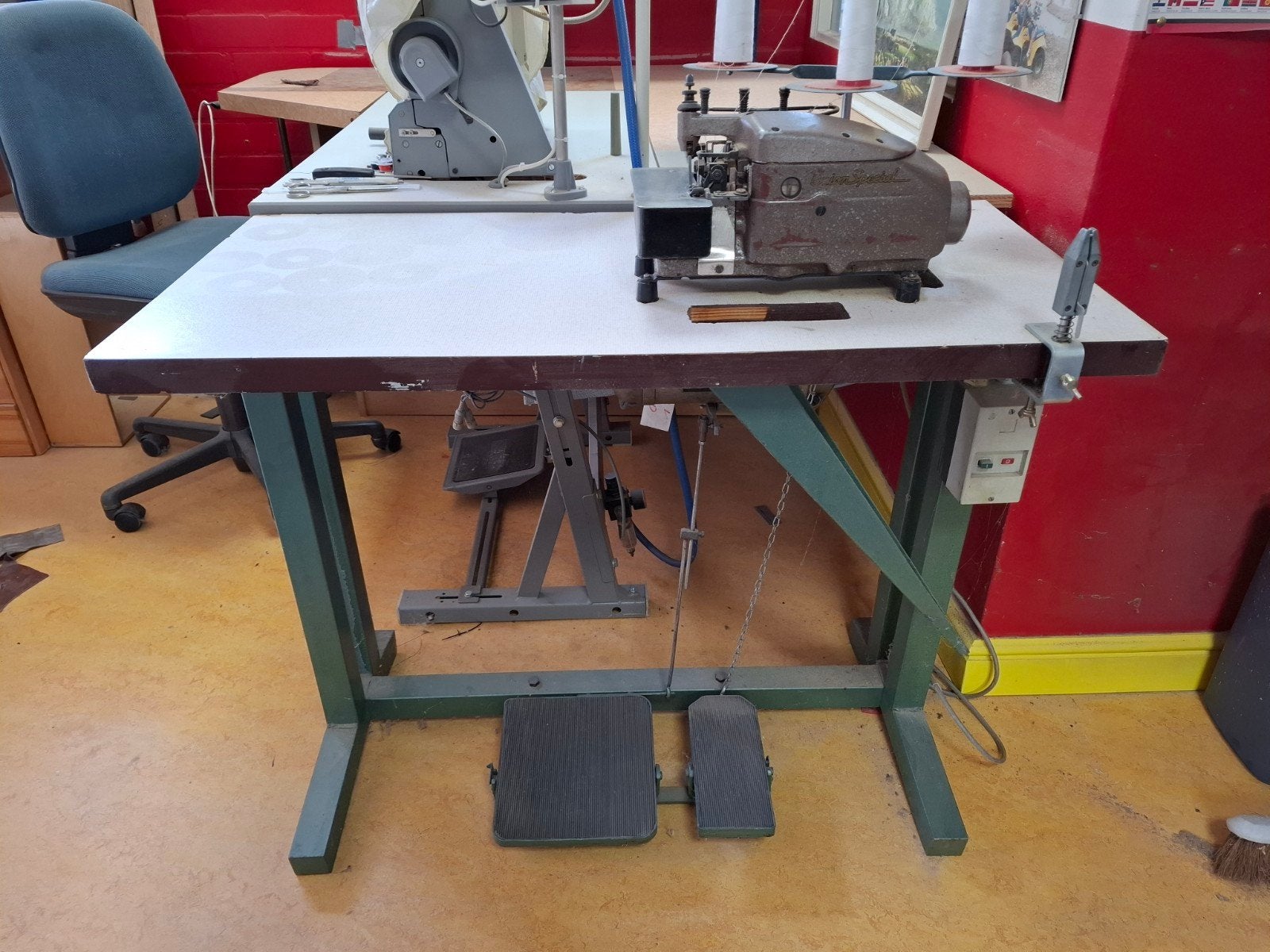 Lockmachine 3 draads, Ophalen, Gebruikt, 1200 watt of meer, Union Special