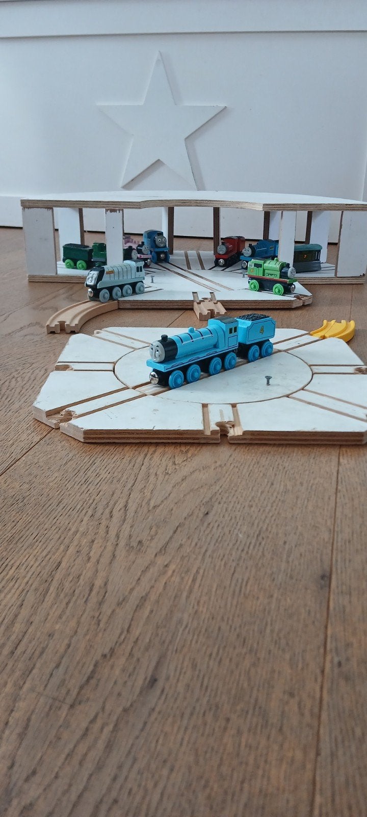 zelfbouw  remise  voor Thomas de trein en extra draaischijf, Ophalen, Gebruikt
