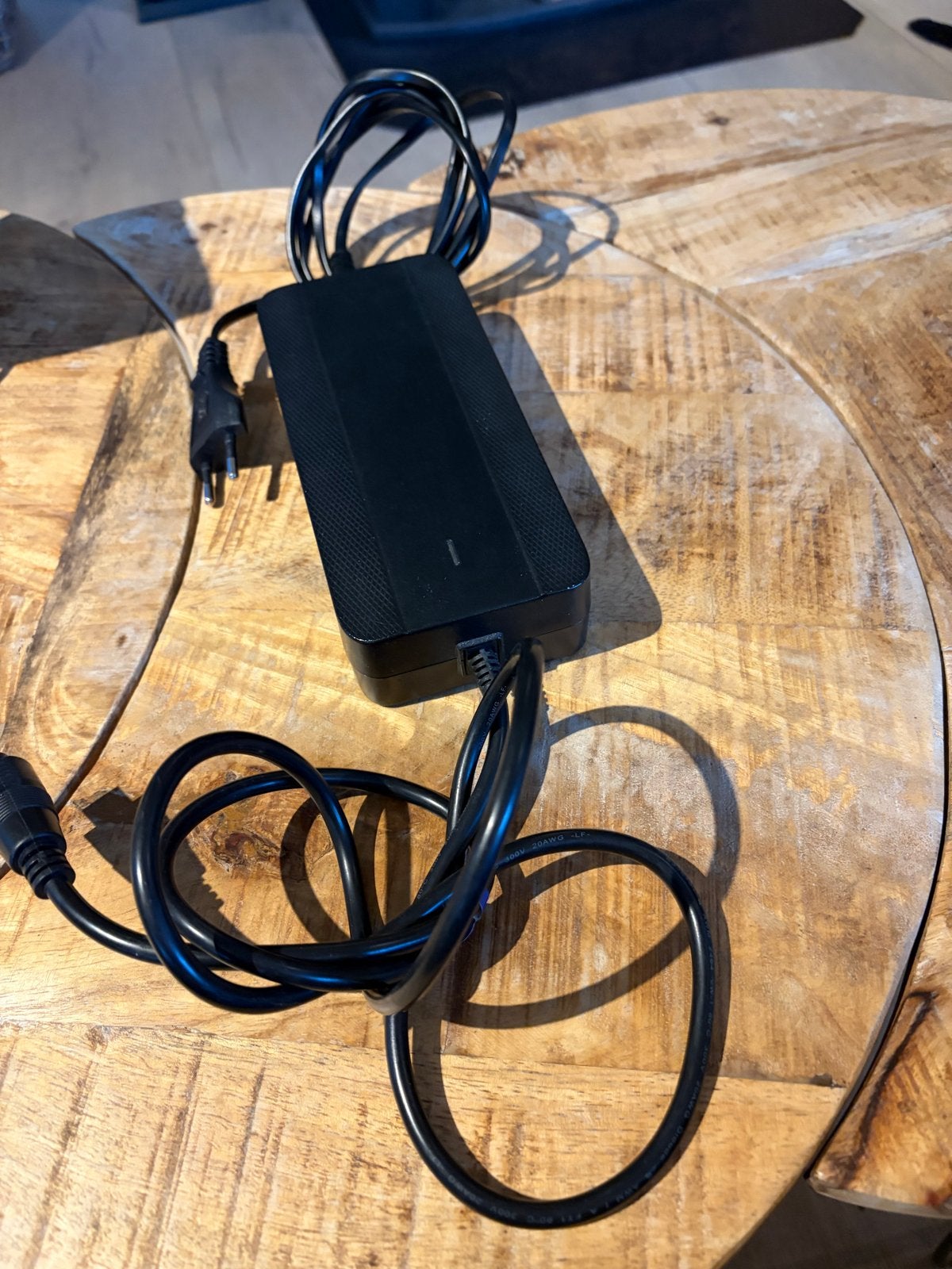 E-motion Li-ion Batterijlader 42V 4A (snellader), Zo goed als nieuw
