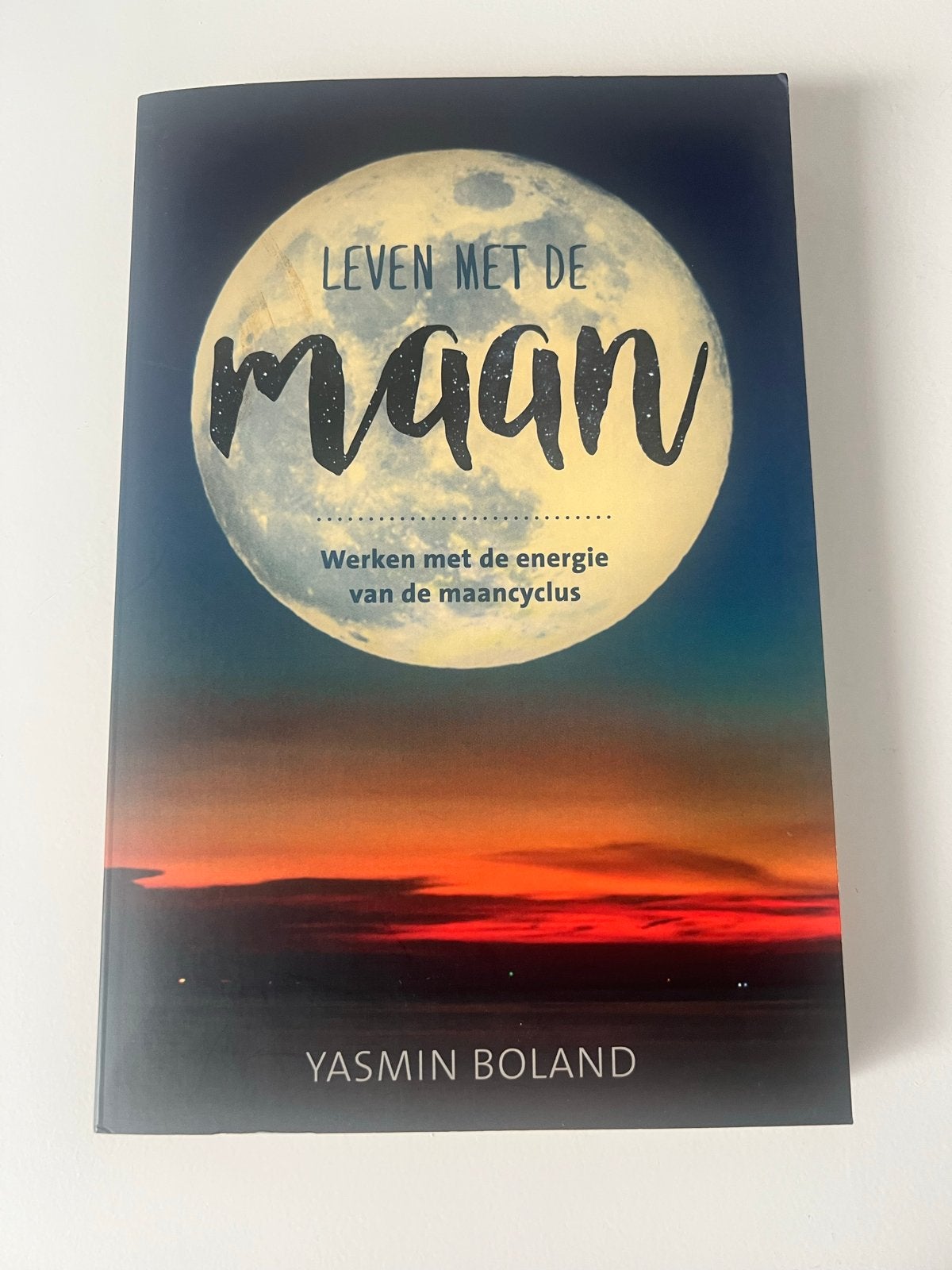 Leven met de Maan - Yasmin Boland, Boeken, Ophalen of Verzenden, Zo goed als nieuw, Astrologie, Achtergrond en Informatie