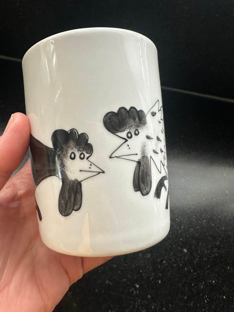 Te koop beker  wit zwart Hanen Helina Tilk, Ophalen of Verzenden, Zo goed als nieuw, Overige stijlen, Kop(pen) en/of Schotel(s)