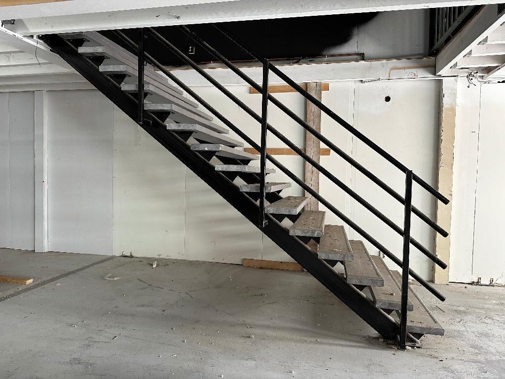 trap magazijntrap houten tredes brede trap!!, Doe-het-zelf en Verbouw, Ophalen, Gebruikt, Minder dan 2 meter