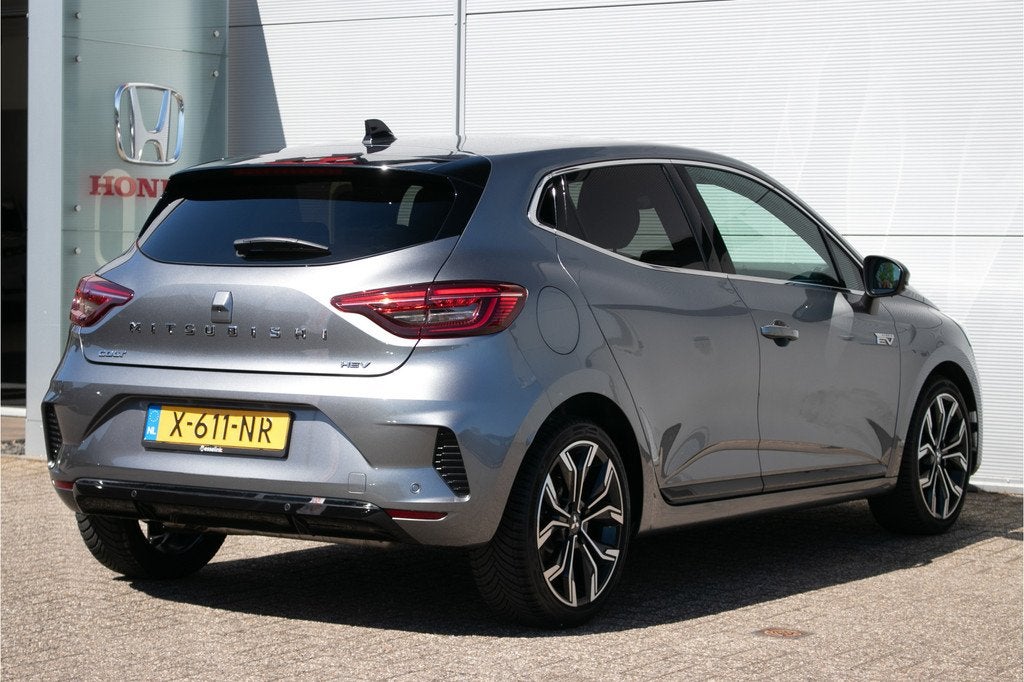 Mitsubishi Colt 1.6 HEV First Edition - 1e eig. | Dealer ond, Auto's, Mitsubishi, 12 maanden, Stof, Gebruikt, Origineel Nederlands