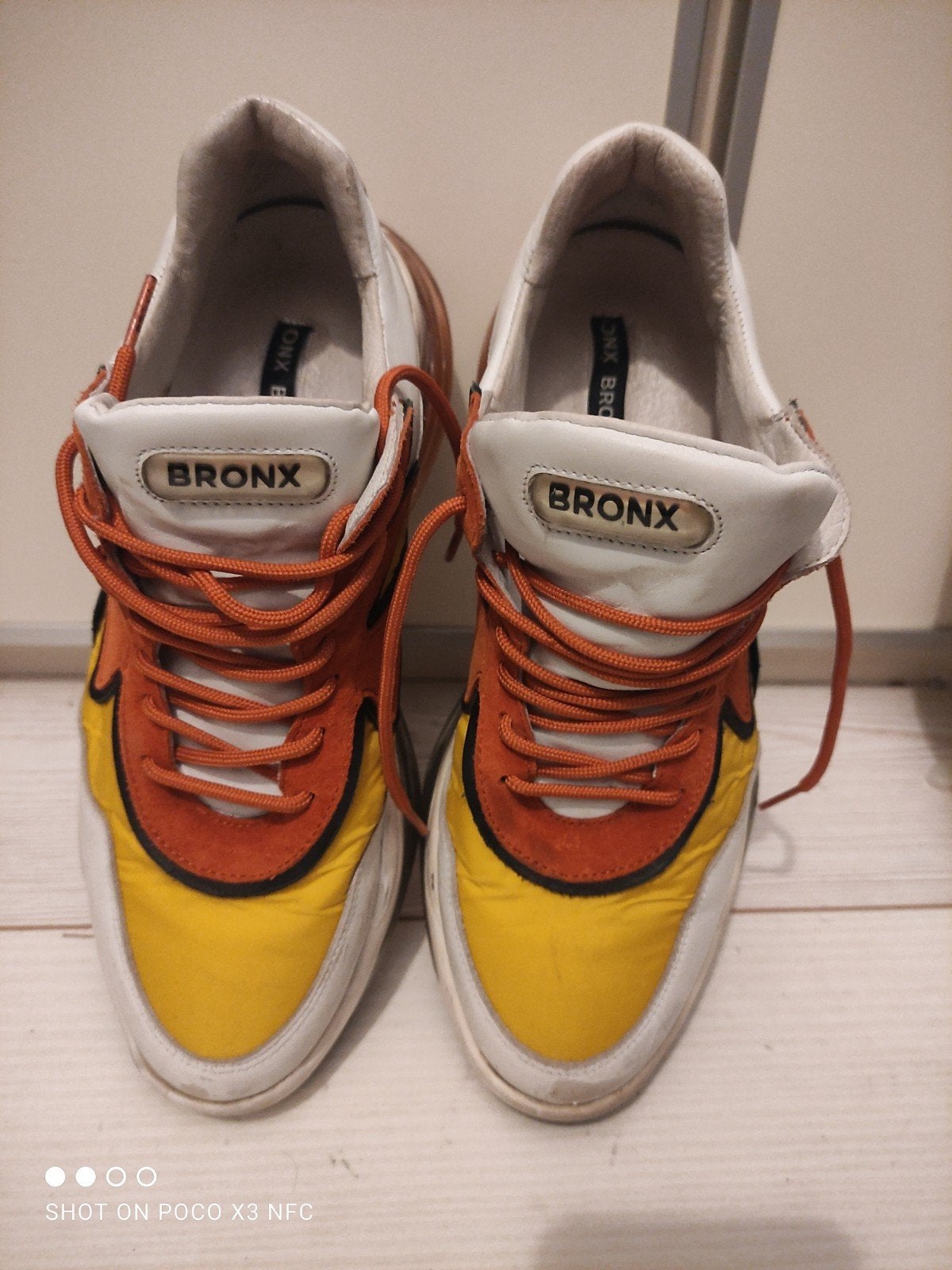Mooie leren sneakers Bronx geel wit oranje maat 40, Bronx, Geel, Ophalen of Verzenden, Sneakers of Gympen