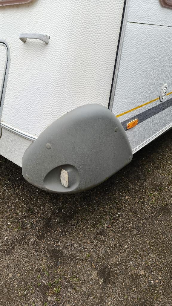 Gezocht / Te koop gevraagd knaus bumper hoek, Caravans en Kamperen, Caravan accessoires, Ophalen of Verzenden, Zo goed als nieuw