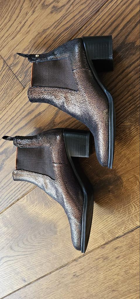 Bronzen enkellaarsjes met hak maat 41.  floris van bommel, Ophalen of Verzenden, Zo goed als nieuw, Overige kleuren, Lage of Enkellaarzen