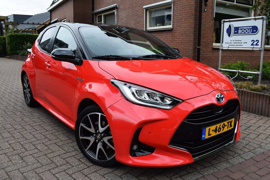 Toyota Yaris 1.5 Hybrid Launch Edition AUTOM/NAVI/ADAP-CRUIS, 450 kg, Gebruikt, 49 €/maand, 1490 cc