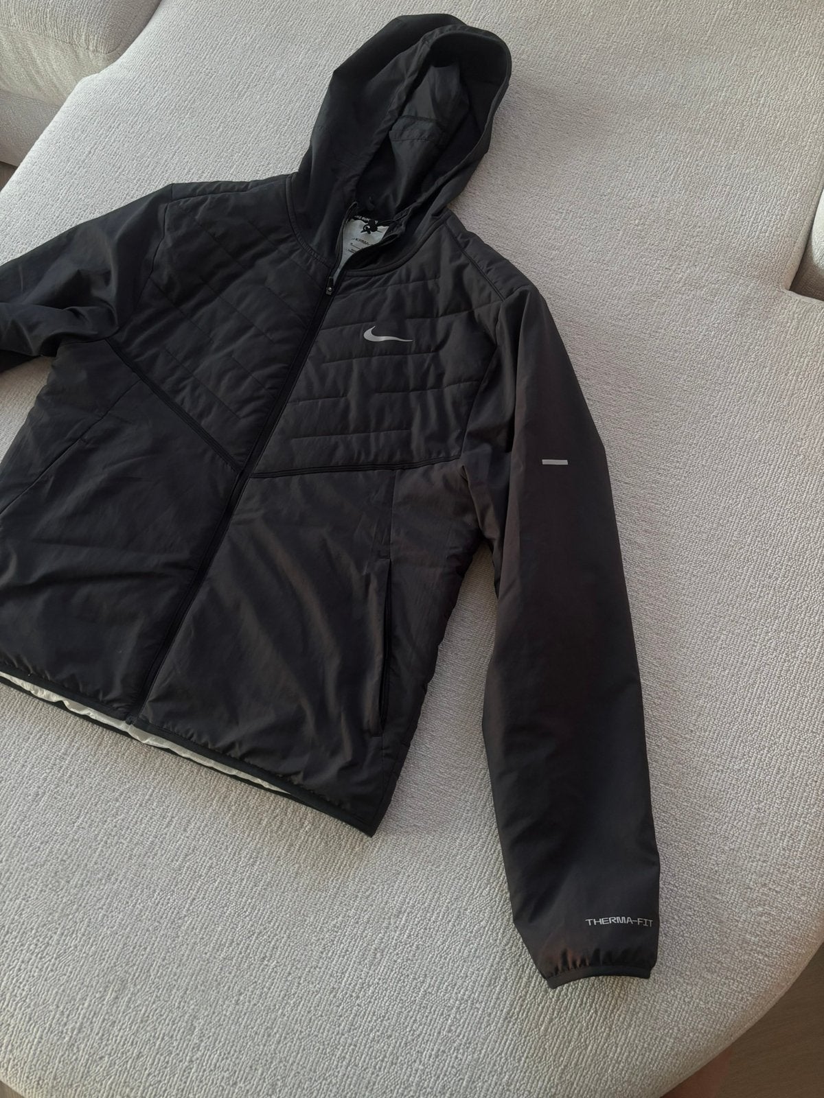 Nike Therma fit jas maat M, Kleding | Heren, Jassen | Winter, Ophalen of Verzenden, Zo goed als nieuw, Maat 48/50 (M), Zwart