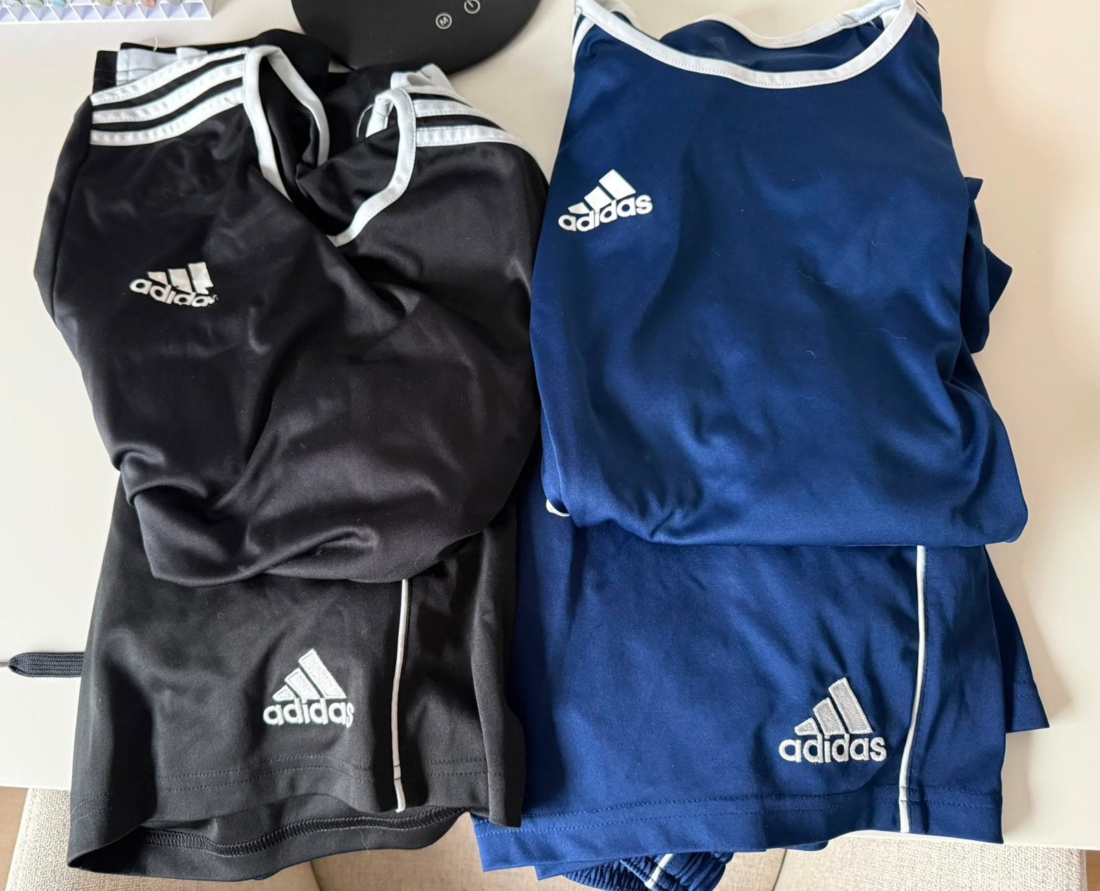 2x Adidas sportkleding, Ophalen of Verzenden, Zo goed als nieuw, Blauw