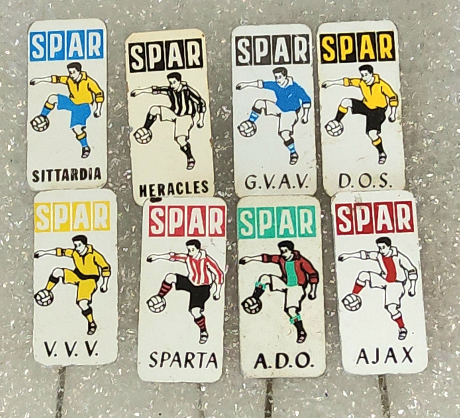 8 Vintage SPAR Voetbal Speldjes - Diverse Clubs, Verzamelen, Speldjes, Pins en Buttons, Ophalen of Verzenden, Gebruikt, Sport