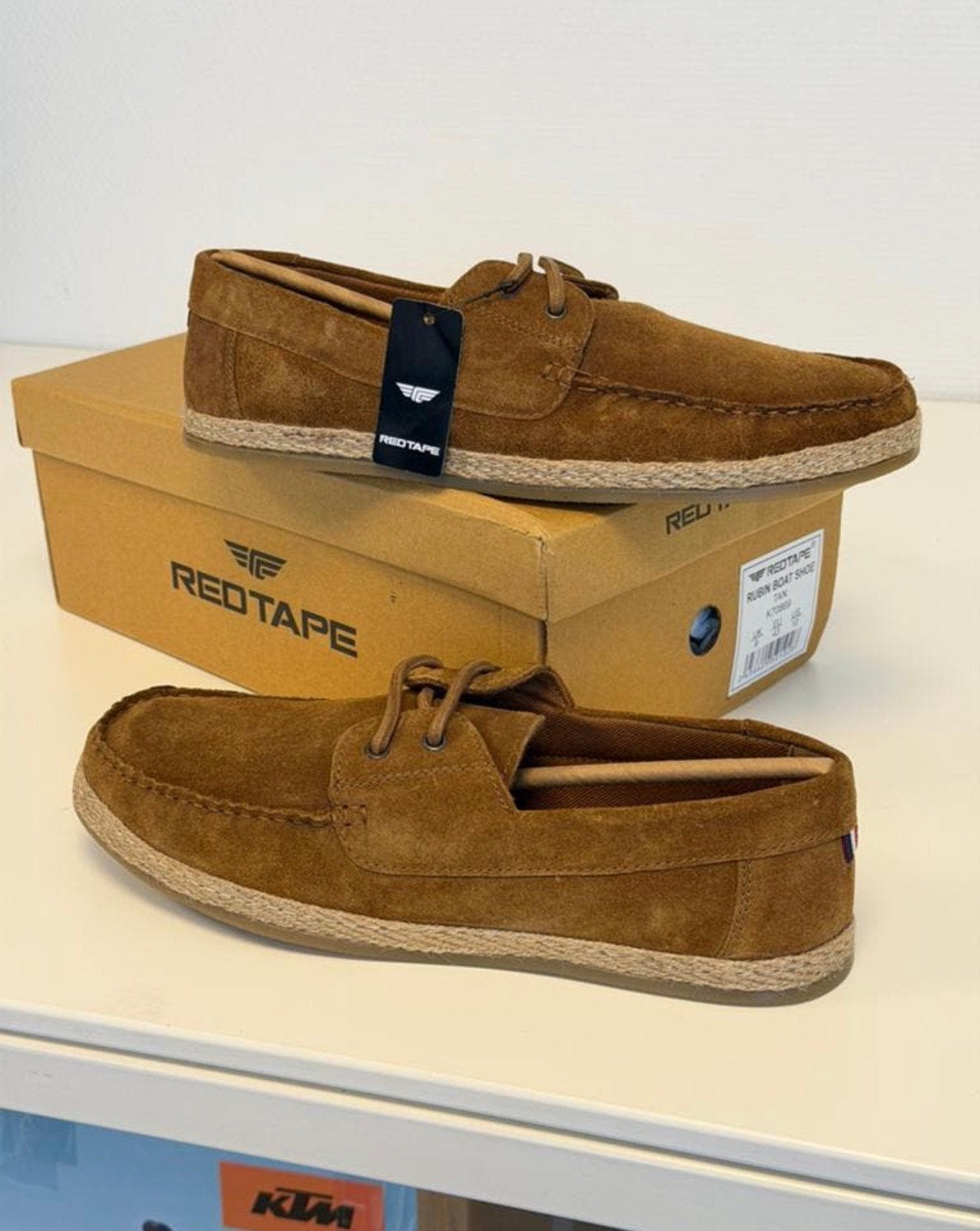 RedTape Rubin Boat Shoe Suede Tan Heren Schoenen EU 43 NIEUW, Kleding | Heren, Schoenen, Bruin, Nieuw, Ophalen of Verzenden, H