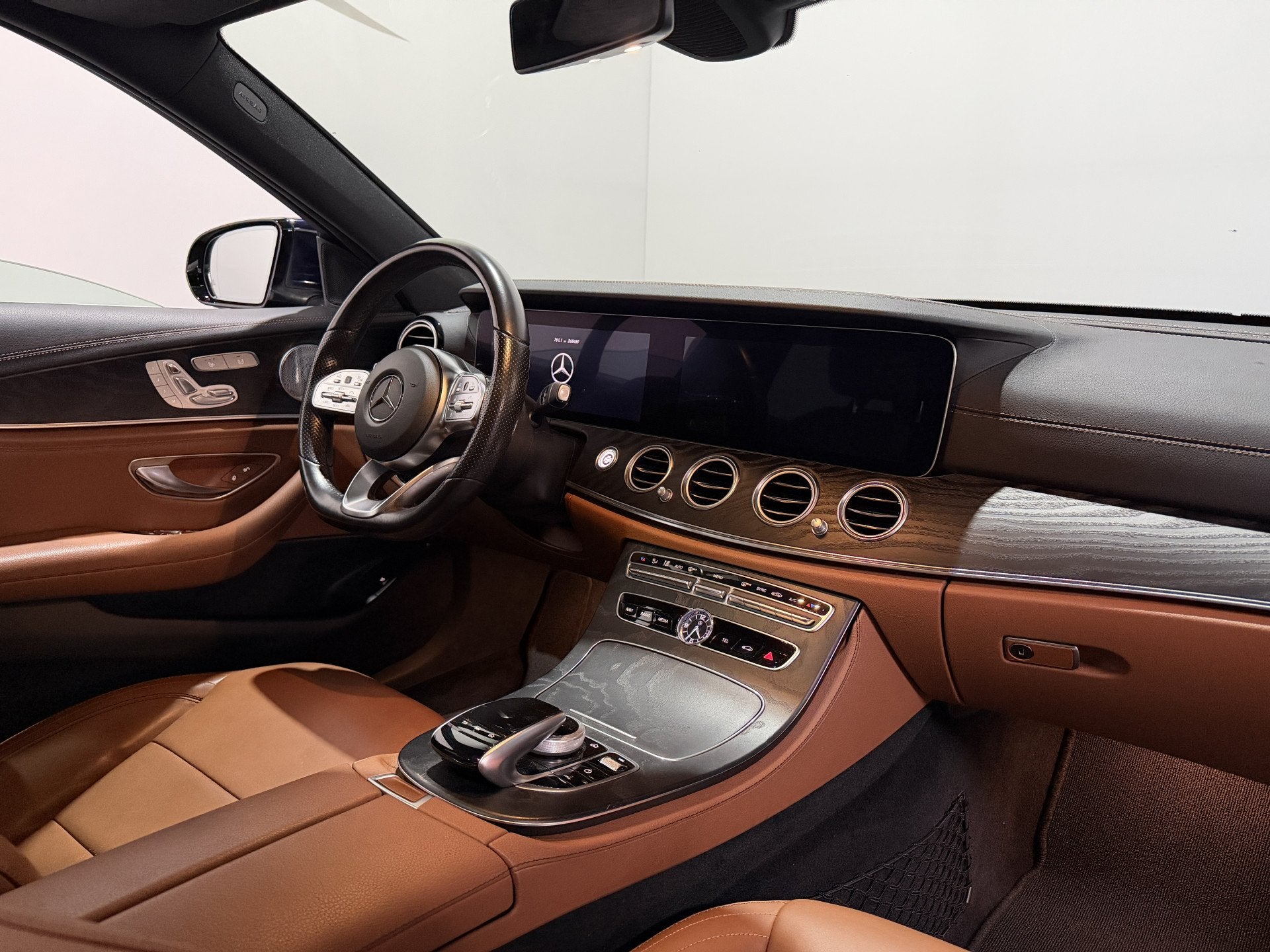 Mercedes-Benz E-Klasse 200 d Business Solution Sport - Pano, Auto's, Automaat, Achterwielaandrijving, Gebruikt, Euro 6