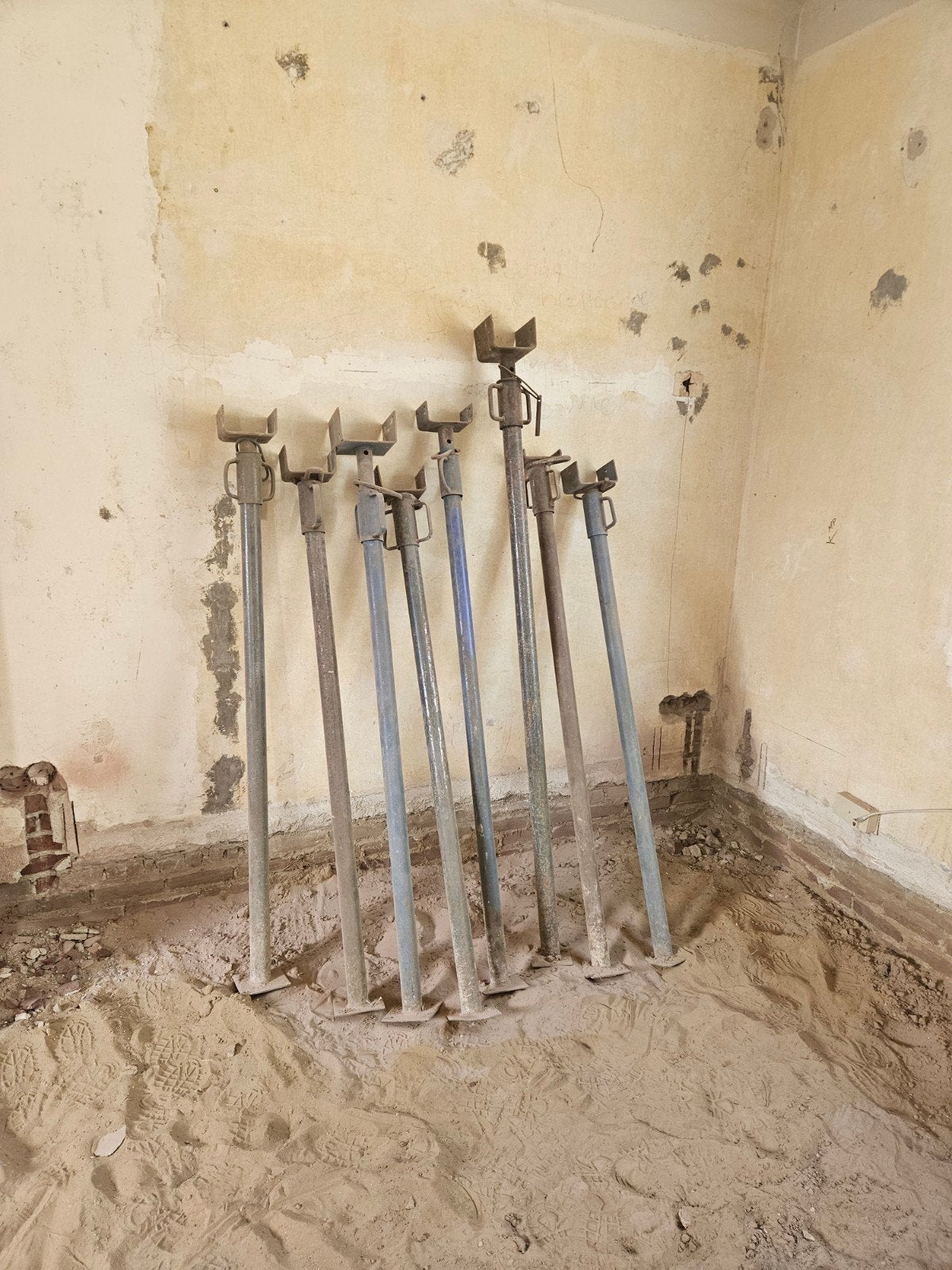 Steigerpalen / Stempels voor bouw of renovatie, Doe-het-zelf en Verbouw, Steigers, Ophalen, Gebruikt, Overige typen, 2 tot 5 meter
