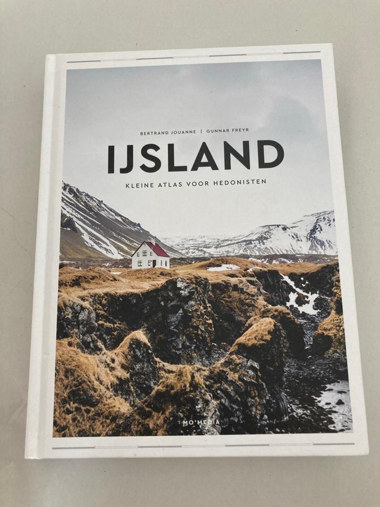 IJsland: Kleine Atlas voor Hedonisten - Bertrand Jouanne, Overige atlassen, 2000 tot heden, Zo goed als nieuw, Europa Overig