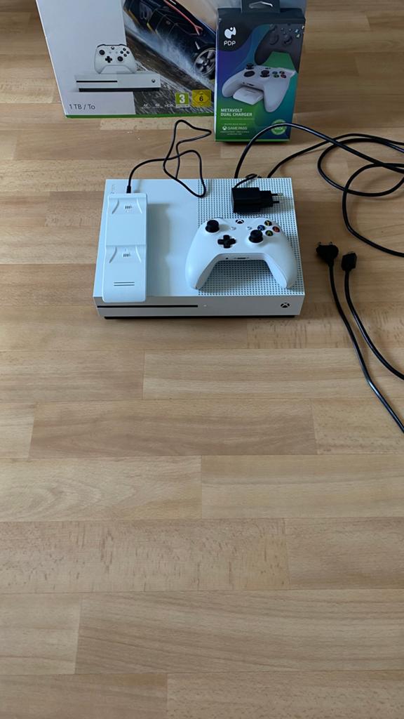 Xbox One S 1TB met controller en GTA 5, Spelcomputers en Games, Spelcomputers | Xbox One, Zo goed als nieuw, Xbox One S, 1 TB