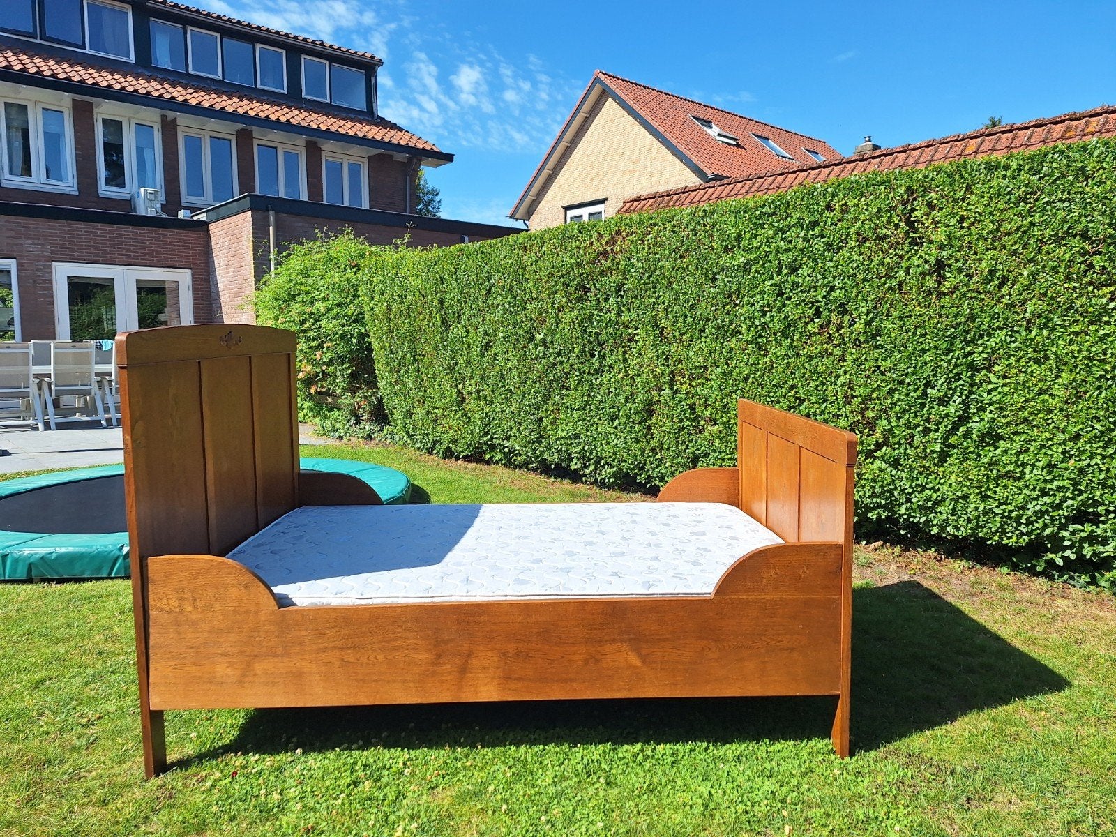 Houten bed met matras 120x190 cm, nette staat, Huis en Inrichting, Slaapkamer | Bedden, Ophalen, Gebruikt, Bruin, Klassiek