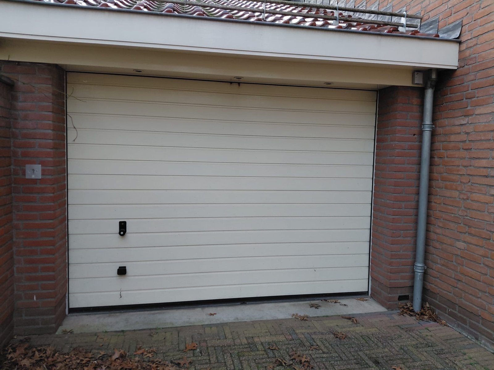 Elektrisch bedienbare garagedeur dagmaat ca. 275 x 201 cm, Ophalen, Gebruikt, Garagedeur, Metaal