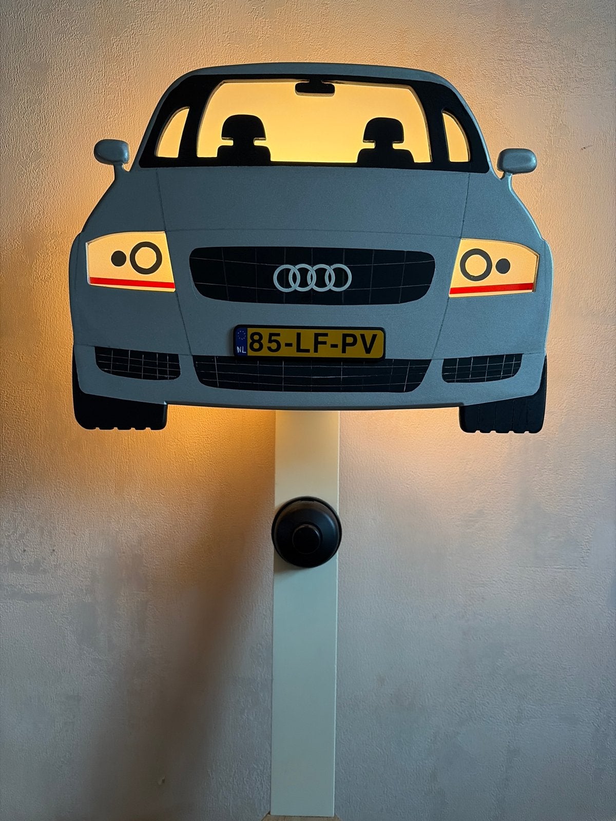 Unieke handgemaakte Audi TT bedlamp met schakelaar, Ophalen of Verzenden, Zo goed als nieuw