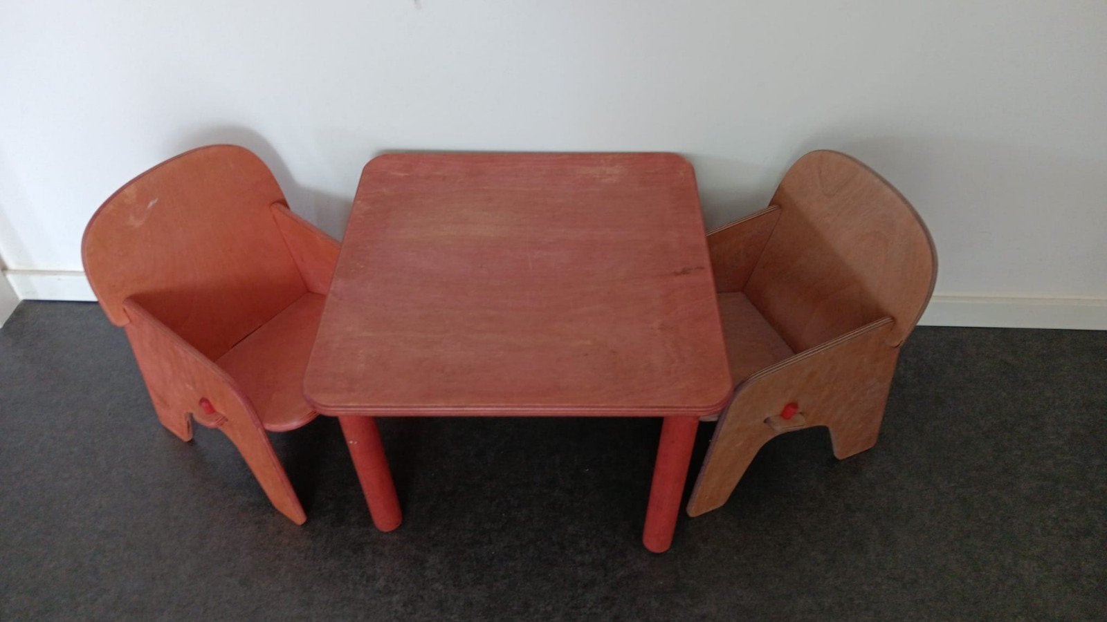Poppen stoeltjes en tafel. Antroposofisch en handpoppen, Ophalen of Verzenden, Gebruikt, Ontdekken