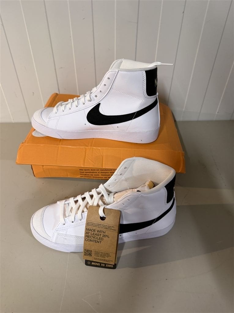 nike blazer mid 77 zwart/wit dames maat 40, Kleding | Dames, Ophalen of Verzenden, Nieuw, Wit, Sneakers of Gympen