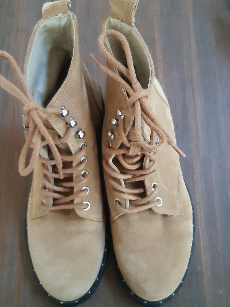FABIENNE CHAPOT LAARSJES.  MAAT 37, Beige, Lage of Enkellaarzen, Ophalen of Verzenden, Fabienne Chapot