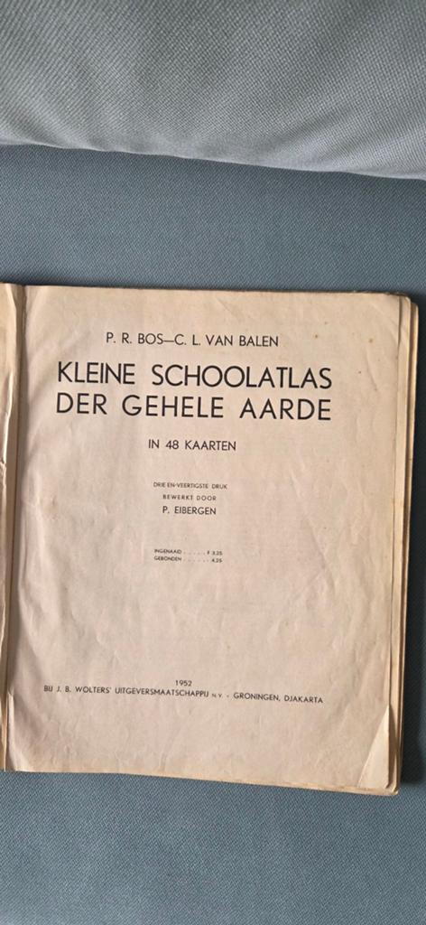 Kleine Schoolatlas der Gehele Aarde - P.R. Bos - 1952, Boeken, Atlassen en Landkaarten, Gelezen, Bosatlas, Ophalen of Verzenden