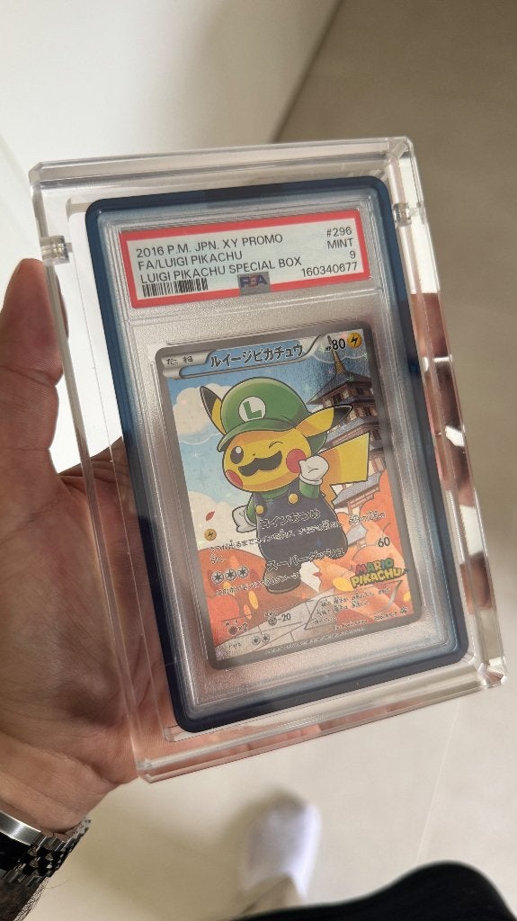 Luigi Pikachu PSA 9 (16cert), Ophalen of Verzenden, Zo goed als nieuw