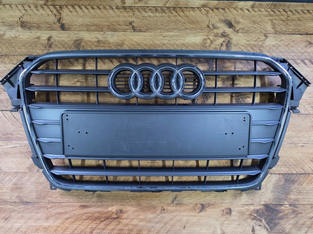 Audi A4 B8 FL grille, Audi, Gebruikt, Voor, Bumper