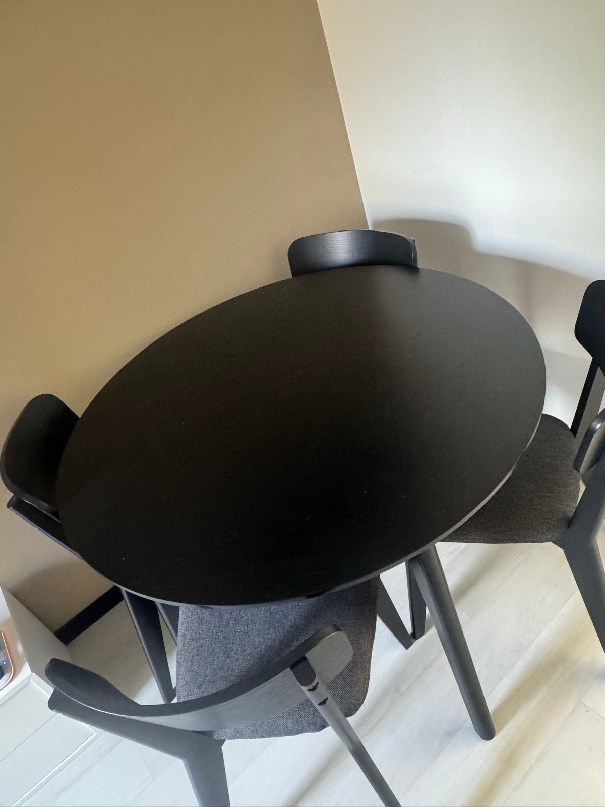 IKEA LISABO eettafel met 4 stoelen - Zo goed als nieuw, Huis en Inrichting, Tafels | Eettafels, Zo goed als nieuw, 100 tot 150 cm