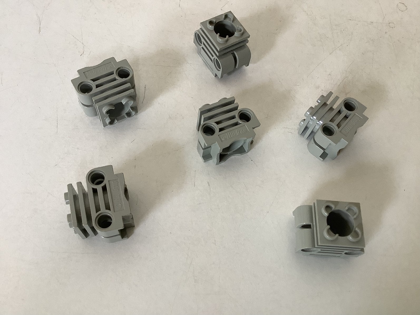 Lego technic motor cilinder met zijsleuven licht grijs, Ophalen of Verzenden, Gebruikt, Losse stenen, Lego