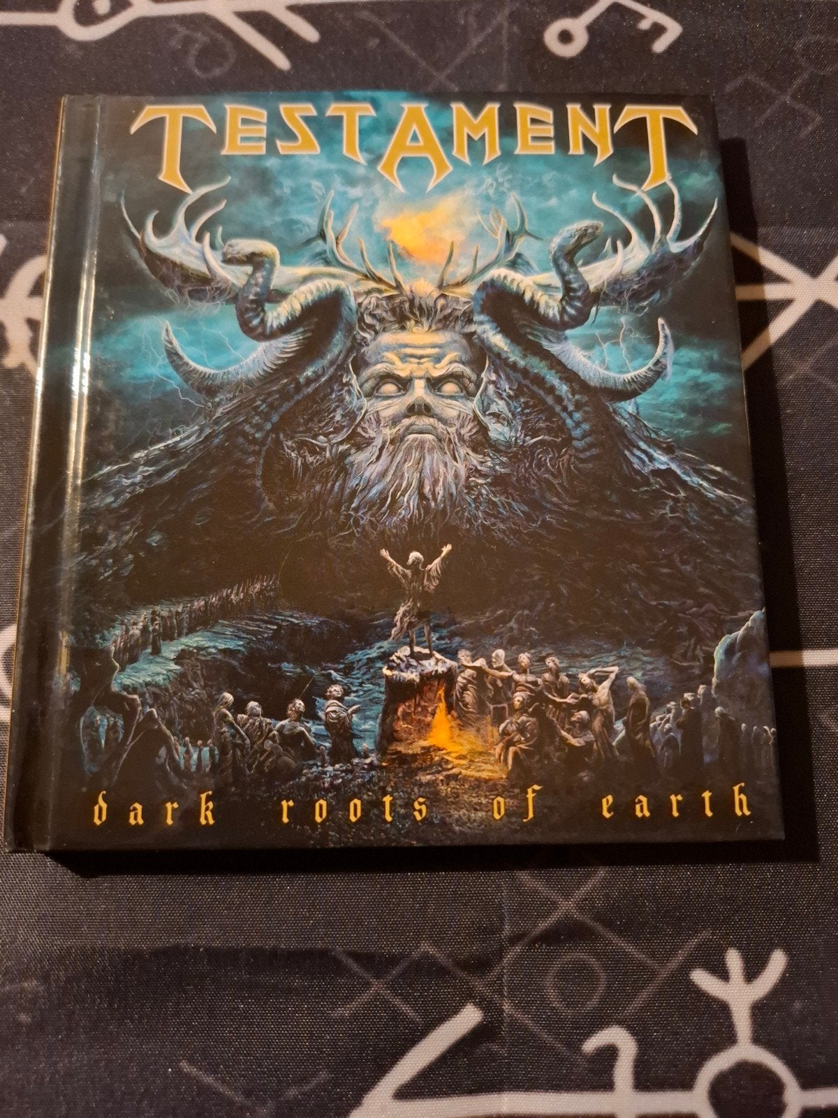 Testament - Dark Roots of Earth 2cd digibook 2012, Cd's en Dvd's, Bonusmateriaal, Thrash metal, Ophalen of Verzenden, Zo goed als nieuw
