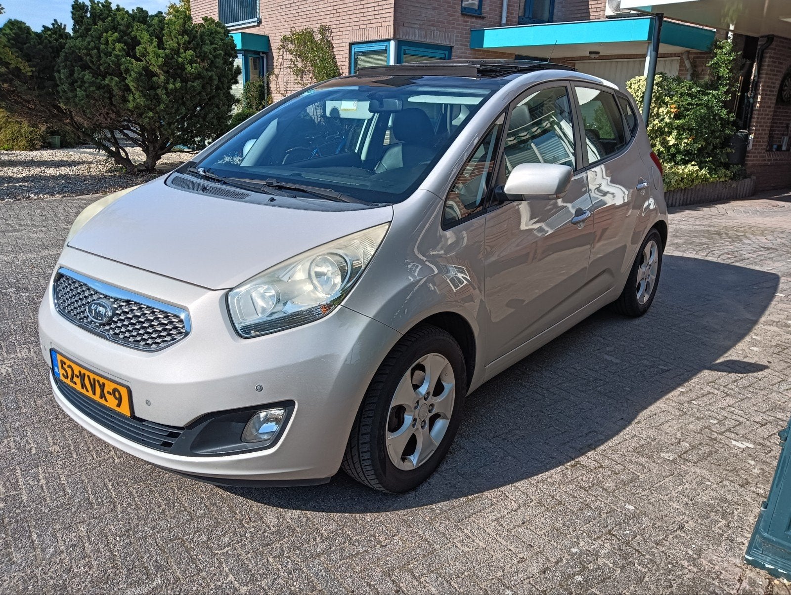 Kia Venga 1.6 Cvvt 2010 Grijs, Voorwielaandrijving, 125 pk, 1591 cc, 4 cilinders