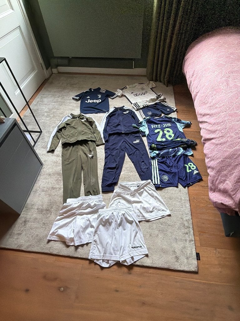 Voetbal shirts broek 2,50 setje 10€, Sport en Fitness, Voetbal, Maat M, Ophalen of Verzenden, Gebruikt, Trainingspak