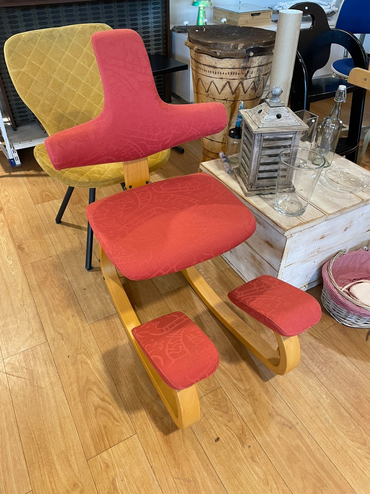 Ergonomische kniestoel Stokke Variér Thatsit, Huis en Inrichting, Ophalen, Zo goed als nieuw, Rood, Eén