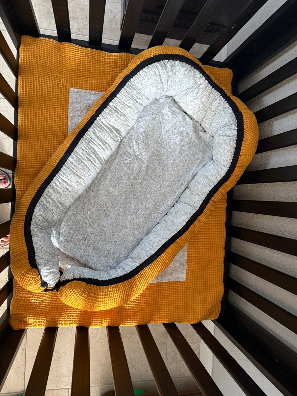 Zwarte box+ matras + boxkleden en bijpassend babynestje, Ophalen, Zo goed als nieuw, Rechthoekig, In hoogte verstelbaar