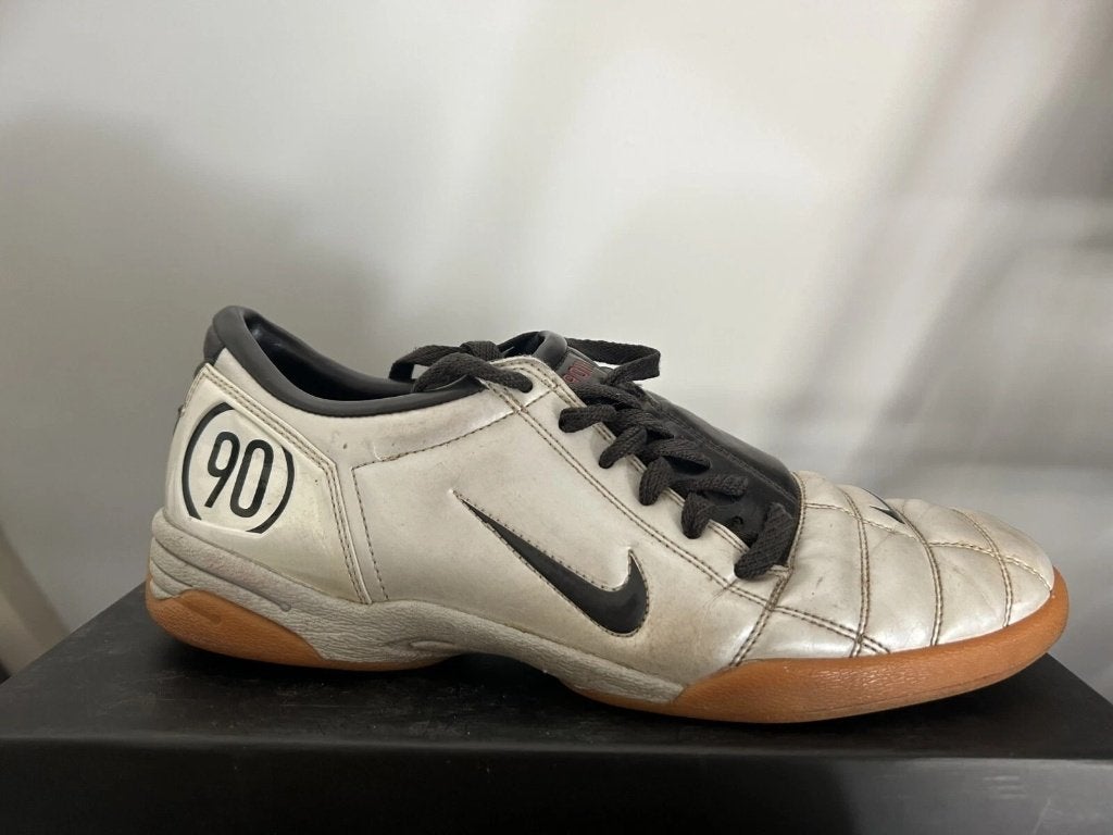 nike tiempo indoor black r10 ronaldinho gold soccer maat 45, Gebruikt, Maat XS of kleiner, Schoenen, Ophalen of Verzenden