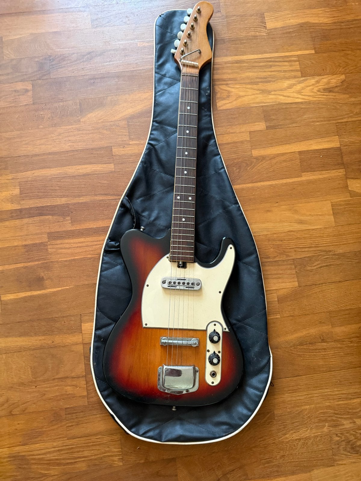 Vintage Japanse Teisco/Kawai-achtige solidbody gitaar jaren, Muziek en Instrumenten, Snaarinstrumenten | Gitaren | Elektrisch