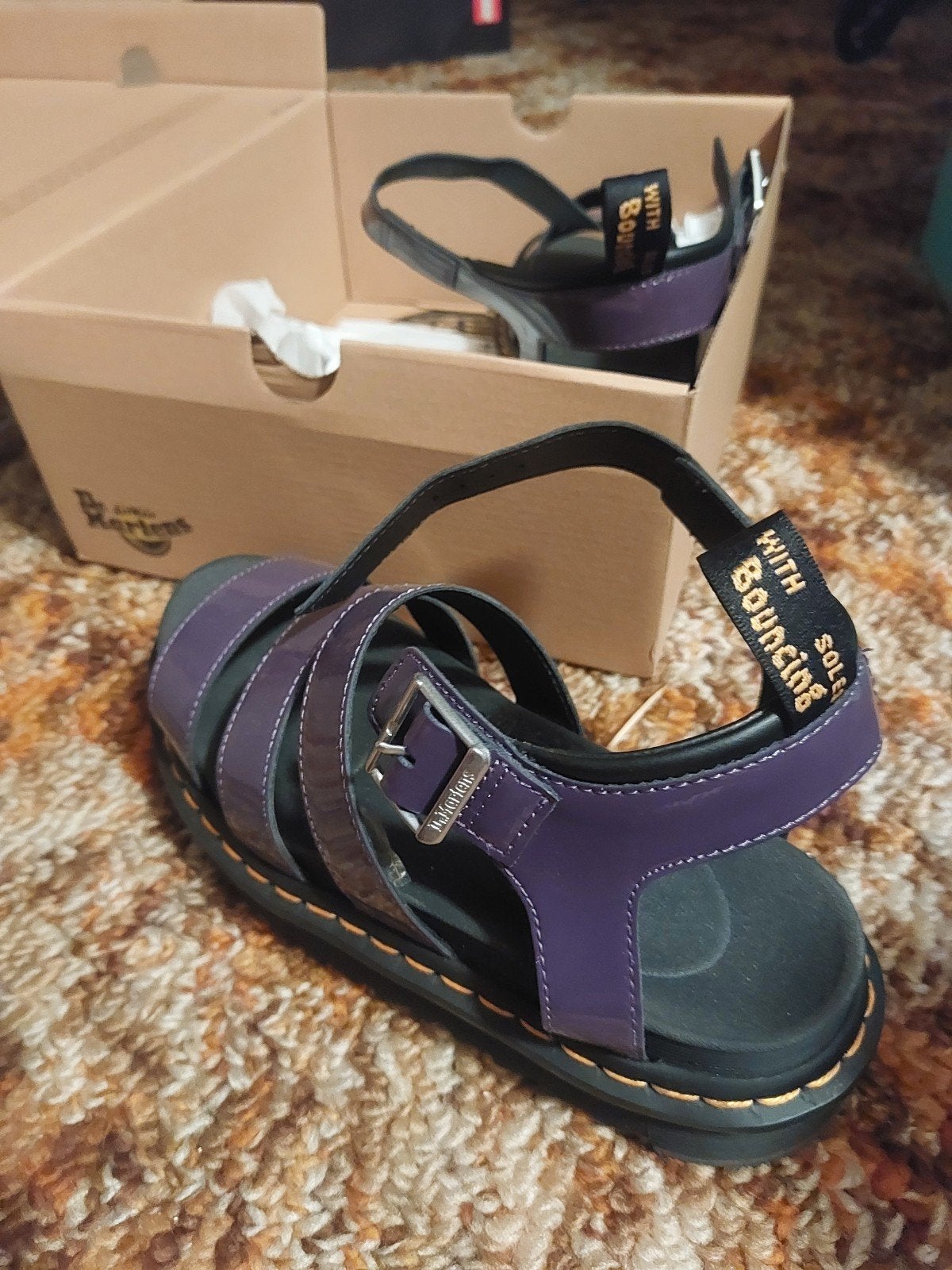 Dr. Martens Paarse Lak Sandalen Maat 39, Kleding | Dames, Ophalen of Verzenden, Zo goed als nieuw, Overige kleuren, Sandalen of Muiltjes