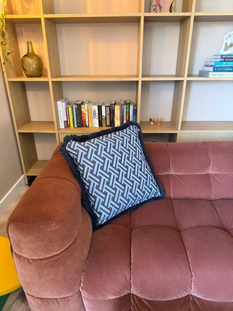 Eichholtz kussen donkerblauw - zgan - 60x60cm, Ophalen of Verzenden, Zo goed als nieuw, Eenpersoons, 70 cm of minder